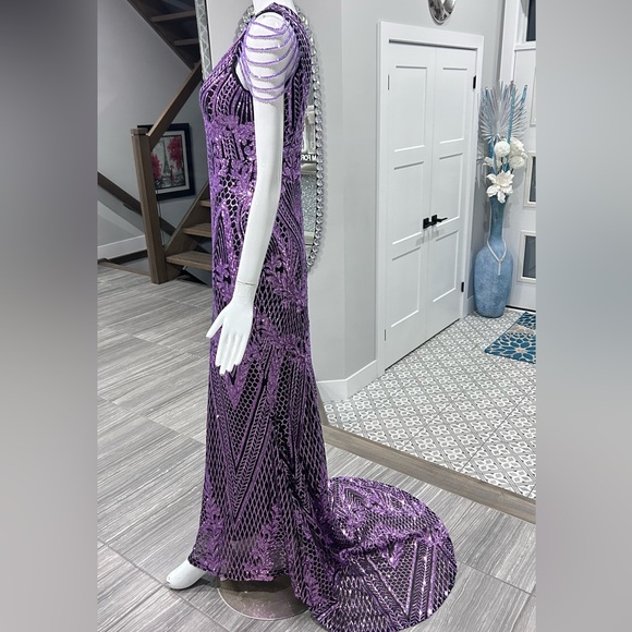 New 🟣 Purple Evening Gown with Beaded Shoulders and Long train. - Picture 11 of 16
